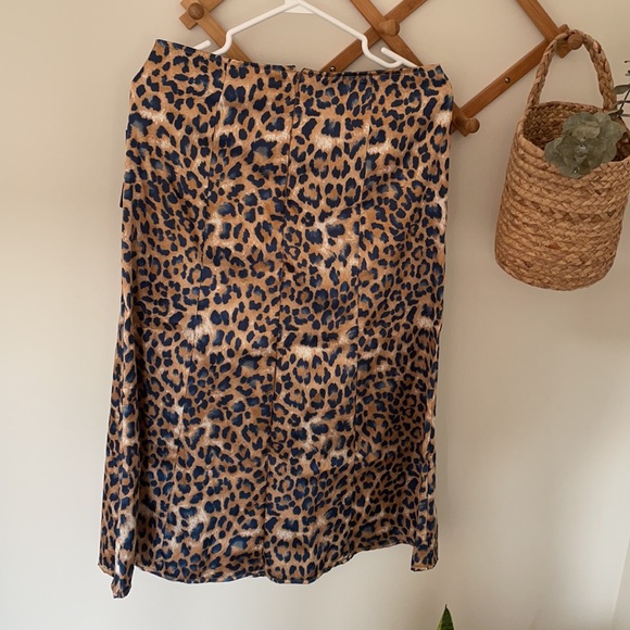 Lulus | Leopard Print Satin Midi Skirt - Picture 3 of 3